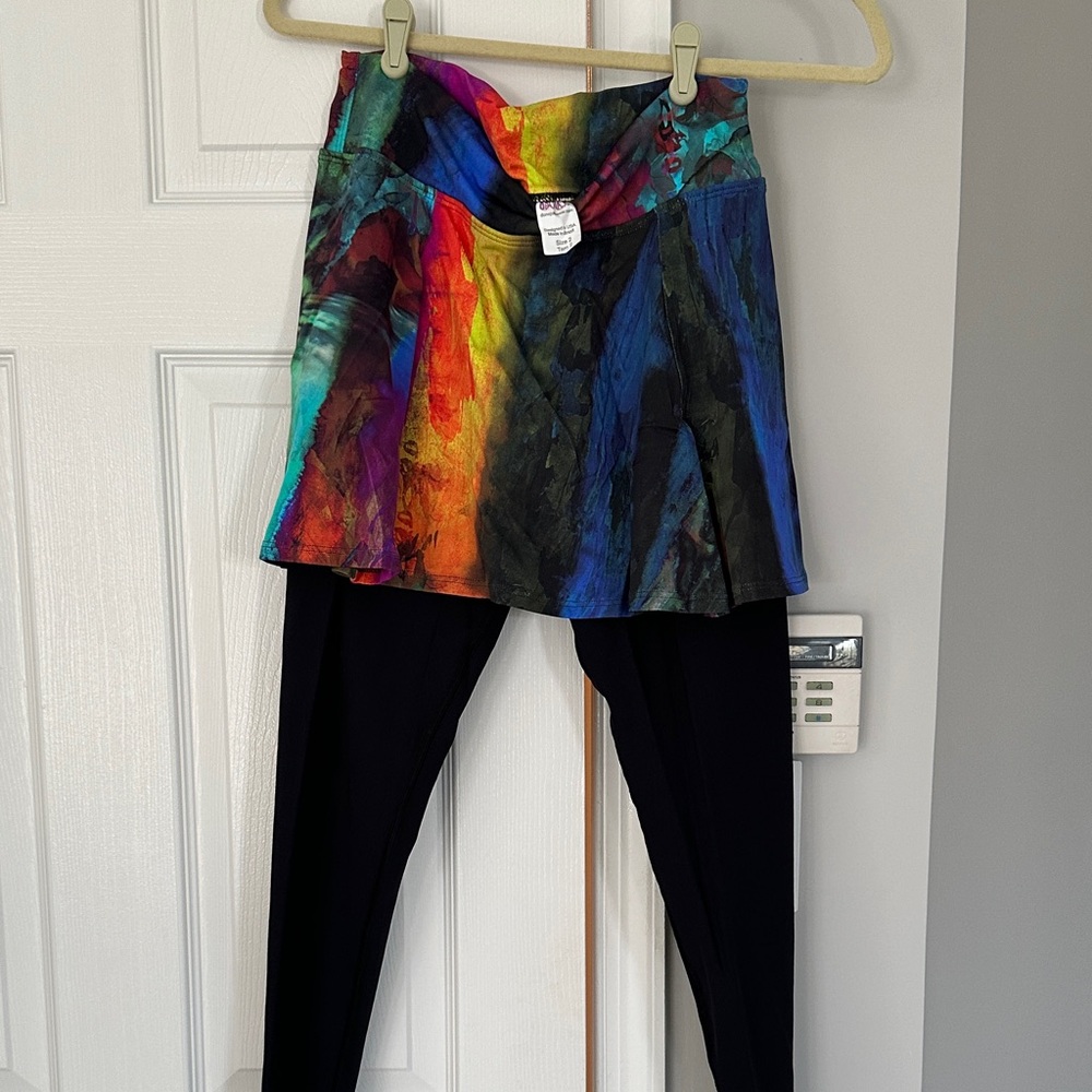 Dona Jo Abstract Skirted Black Leggings
